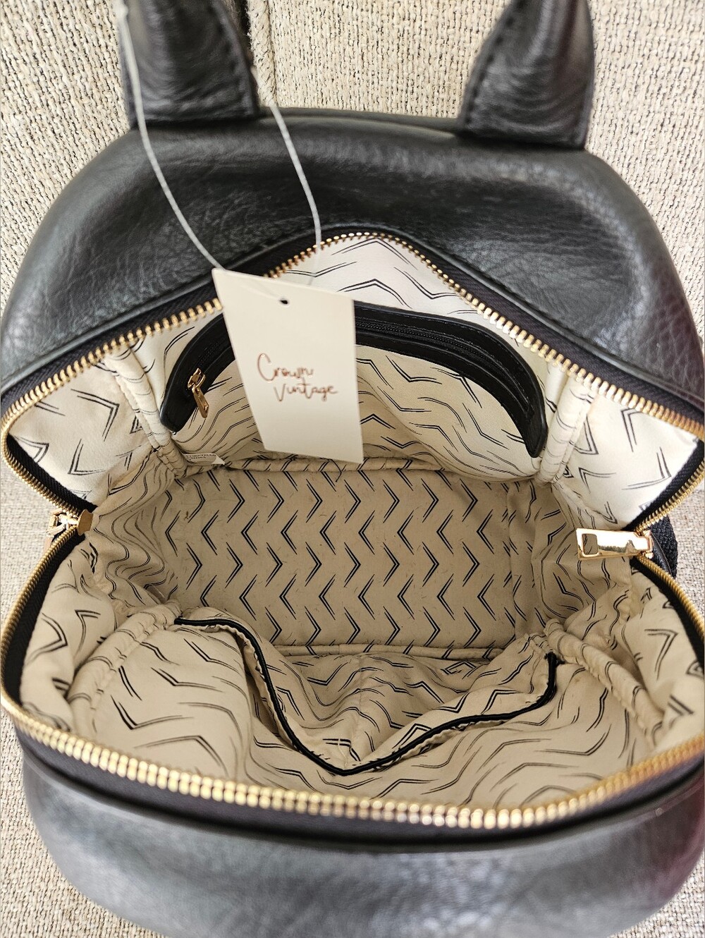 Crown Vintage Backpack - Picture 4 of 5